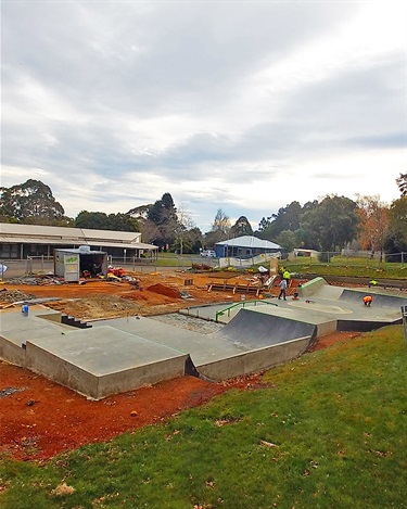 Concreting continues on site and helps shape the new skate park