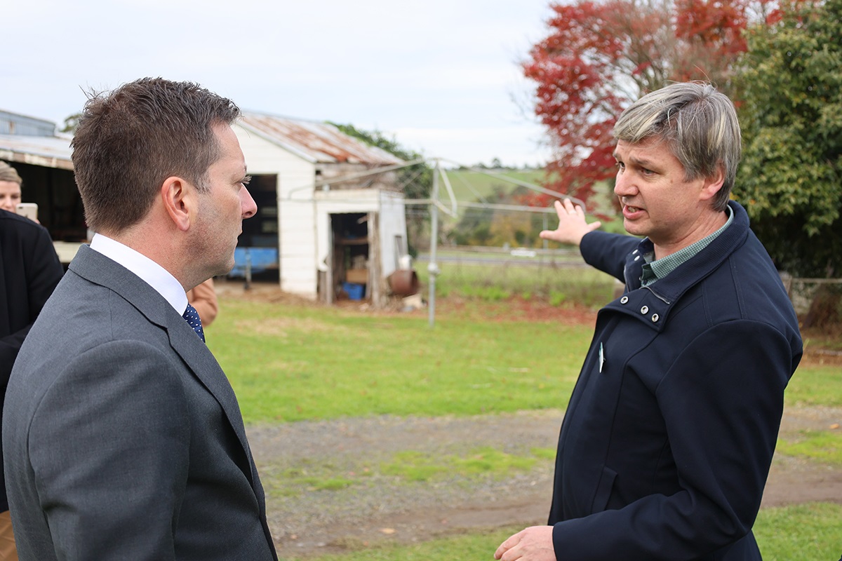 Leader of the Opposition, Matthew Guy, speaks with Mayor of Baw Baw Shire Cr Leaney